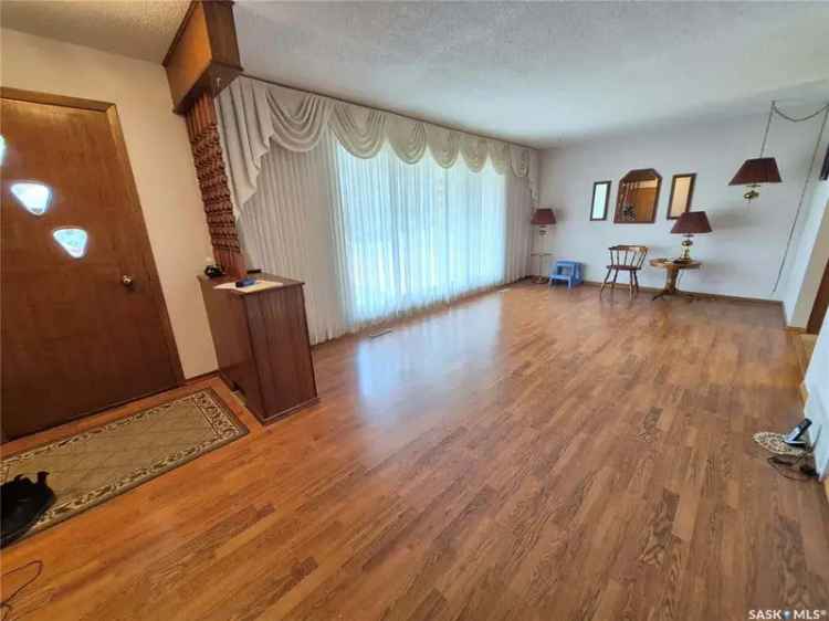 Family Home 4 Bedrooms Large Backyard Updated Kitchen