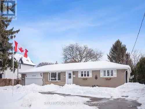 House for Sale in Bronte Oakville with Pool and Spacious Lot