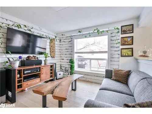 3-Bedroom Townhome Near Johnson Beach