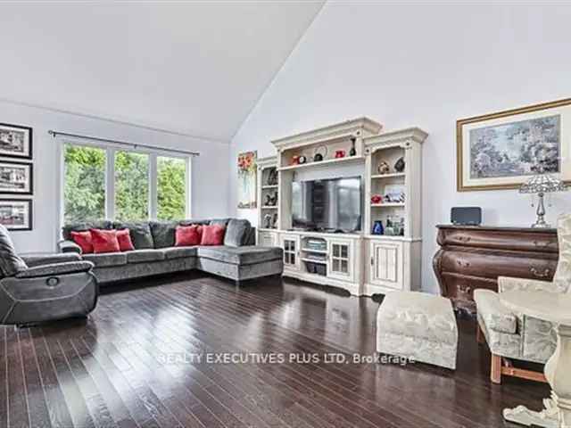 Luxury Bungaloft Home in Collingwood's Indigo Estates