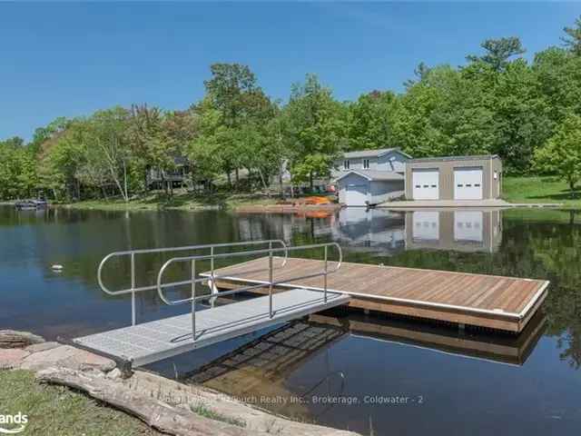 Six Mile Lake 3 Family Cottage 3 Living Spaces Boathouse Sandy Beach