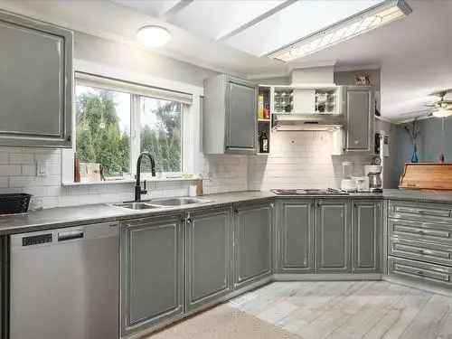 Beautiful Home in Gated 55+ Community Deerwood Estates Nanaimo