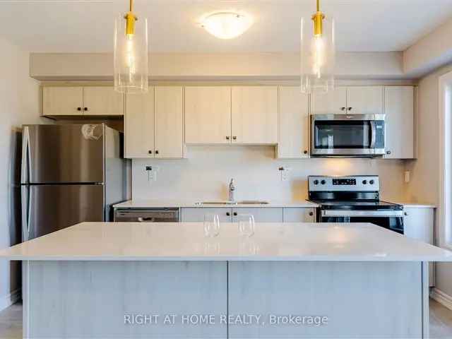 Townhouse For Rent in Barrie, Ontario