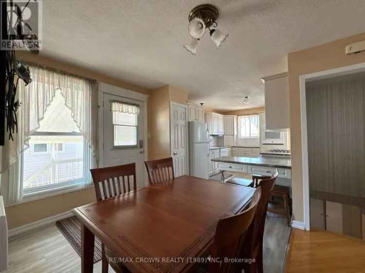 Family Home 3 1 Bedrooms 2 Bathrooms 1995 sq ft Bungalow