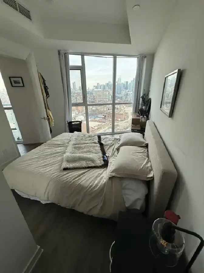 1 Bedroom Condo Toronto - City Views - Parking - Liberty Village