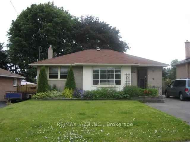 3 1 Bedroom Bungalow Apple Hill Updated Kitchen Hardwood Floors Large Rec Room Detached Garage