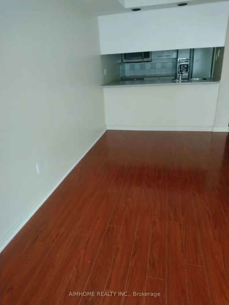 Downtown Toronto Condo - Updated Kitchen & Jacuzzi