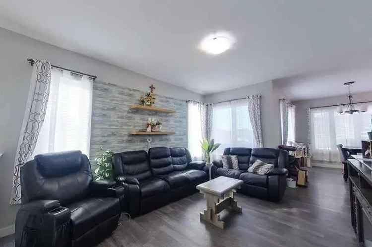 House For Rent in Blackfalds, Alberta