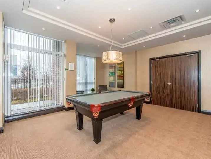 Gorgeous 2 Bed Condo at Dundas/Islington