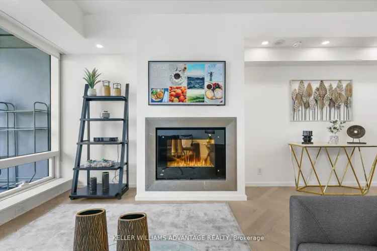 Condo For Sale in 180, University Avenue, Toronto, Ontario