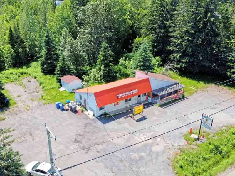 Commercial Building Office for Sale Sainte Marcelline de Kildare