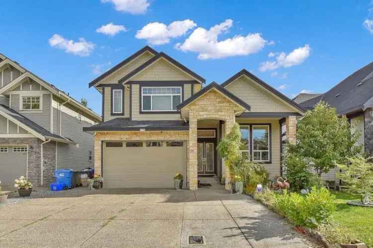 8-Bed 6-Bath Home in Station Woods 4022 sqft