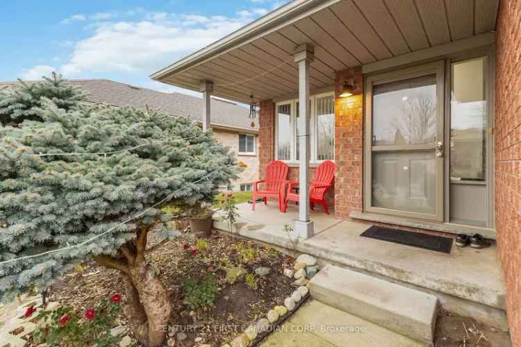 Buy Bungalow in Family-Friendly Neighborhood with Spacious Backyard