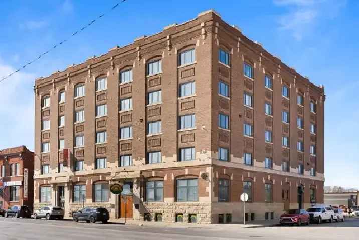 #302 - 2206 Dewdney Ave - Executive Condo In Warehouse District