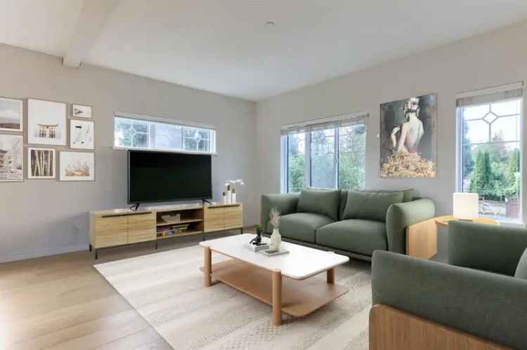 4 Bed 3 Bath Townhome near SkyTrain Burquitlam