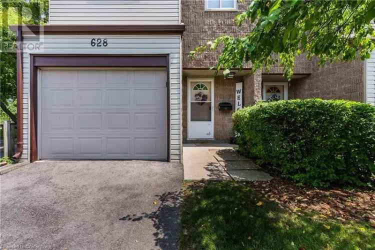 3 Storey Townhouse London ON - Updated Kitchen - Private Yard