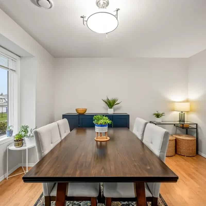 Spacious 5 Bed Comox Family Home Near Beaches and Trails