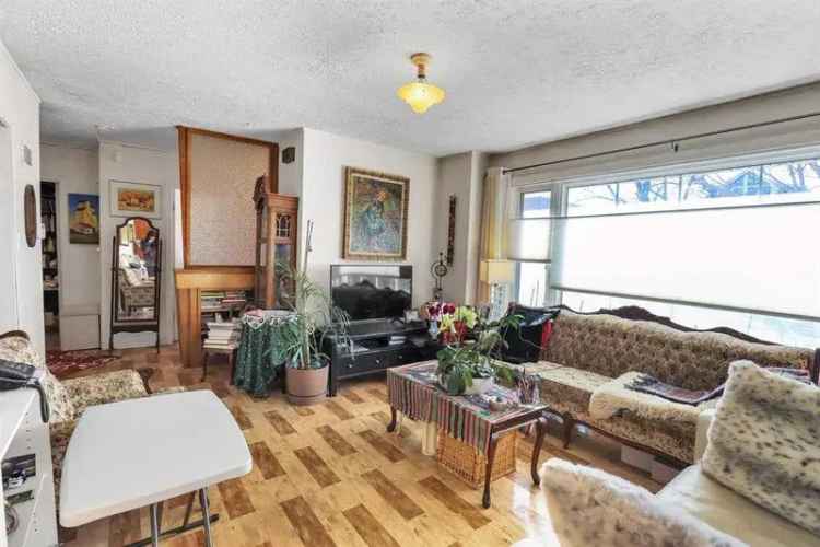 Hillhurst Up & Down Unit with Secondary Suite - Large Lot, Close to Downtown
