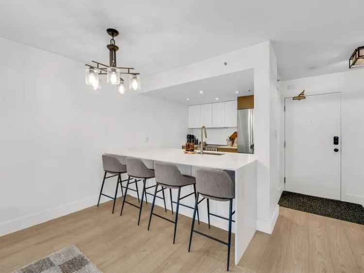 Spacious Alberni Street Condo - Downtown Vancouver Living