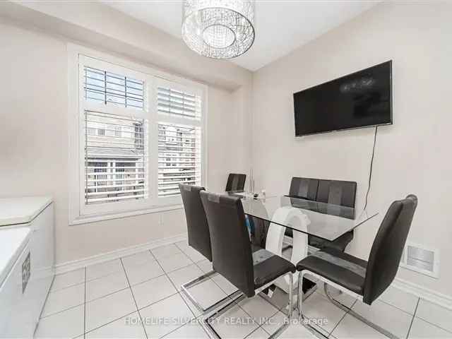 Townhouse For Sale in Brampton, Ontario