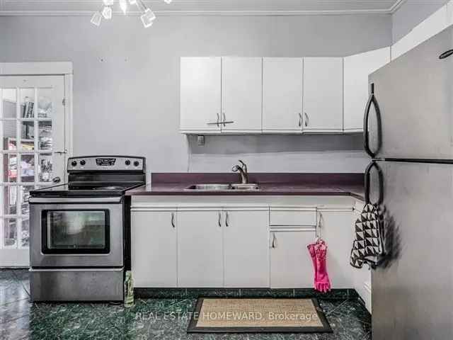 House For Sale in Hamilton, Ontario