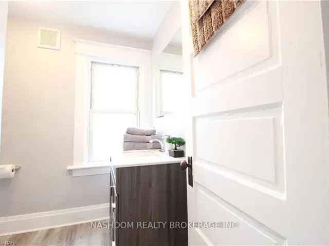 Duplex For Sale in Niagara Falls, Ontario