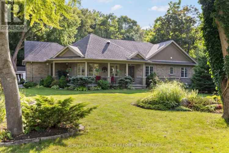 House For Sale in 10093, Herbert Street, Lambton Shores, Ontario