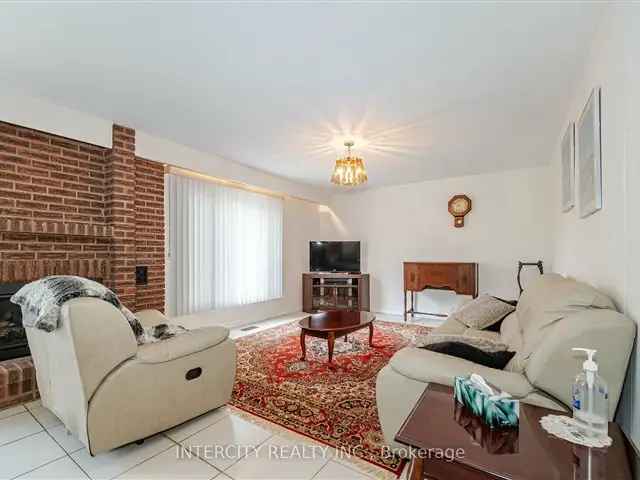 House For Sale in Vaughan, Ontario