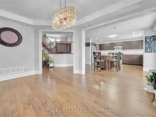 Spacious 2 1/2 Storey Home in Breslau