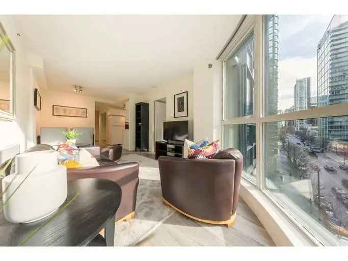 Coal Harbour 1-Bedroom Condo Steps From Seawall