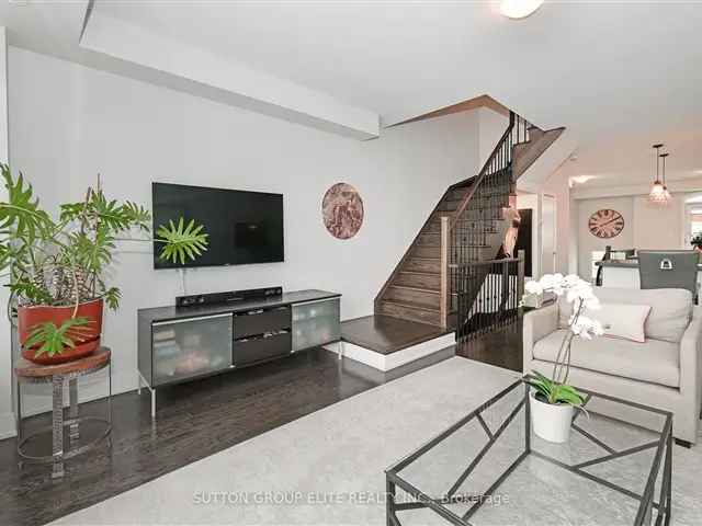 Lakeview Village Executive Townhome 3 Beds 4 Baths Near Downtown Toronto