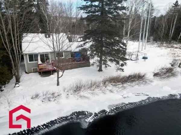 3-Bedroom Home with River View and Large Lot Lanaudiere