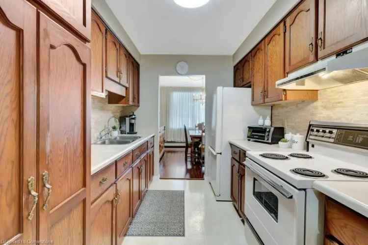 Main floor unit for rent in Champlain Blvd with garden views