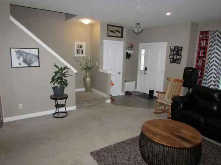 Duplex For Rent in Calgary, Alberta