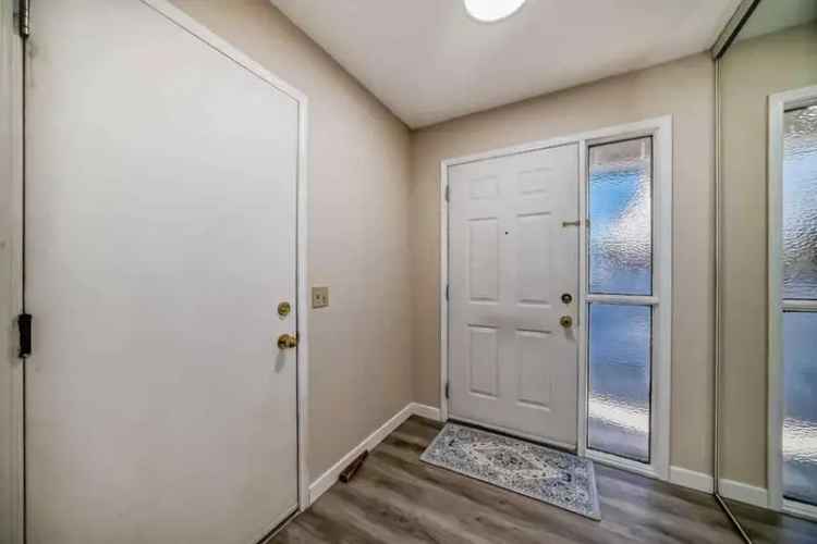 Townhouse For Rent in Calgary, Alberta