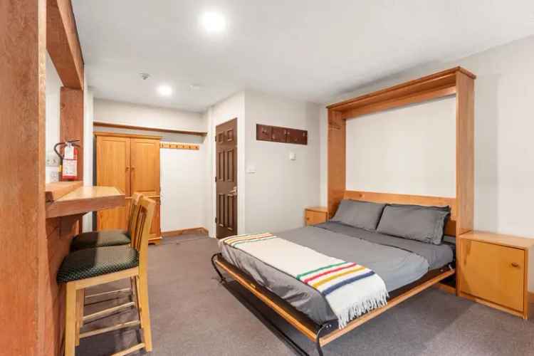 Whistler Creekside Condo - Sleeps 4 - Walk to Ski Lifts