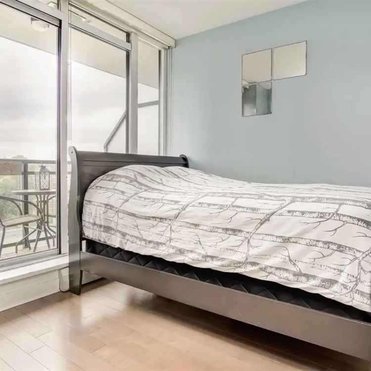 City Point Condo near Gateway Skytrain - 1 Bed + Den