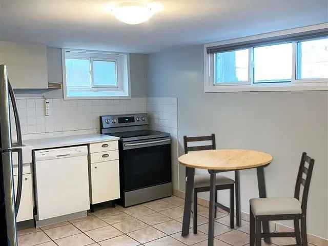 Bright Basement Apartment near Amenities