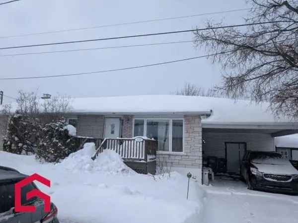 5 Bedroom Intergenerational House Near Les Rivieres