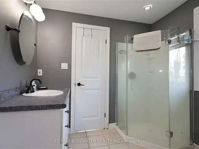 2400 sq ft Home 3 Bed 2 Bath Inground Pool Family Friendly