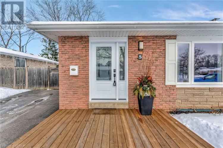 House For Sale in 5, Thistledown Drive, Brantford, Ontario