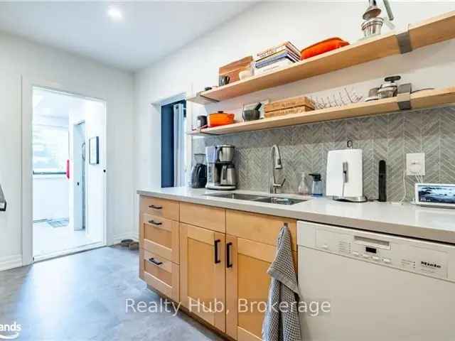 House For Sale in Hamilton, Ontario