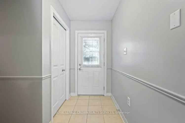 3 Bedroom Townhouse in Preston Meadows - Close to 401