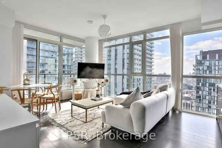 Downtown Toronto 1+Den Suite with City & Lake Views