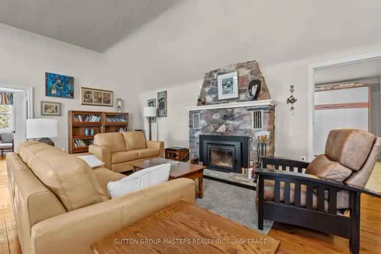 Lake Ontario Stone Cottage: Stunning Views & Modern Amenities