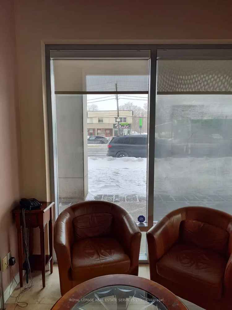 Rent Thriving Salon Unit on Yonge Street with Visibility and Parking