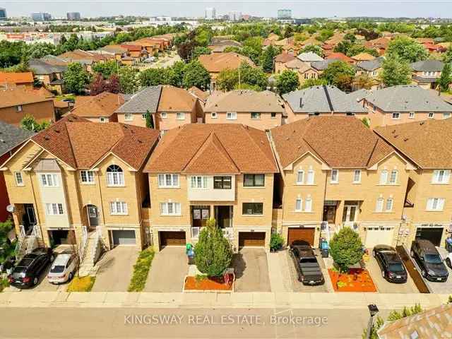 Stunning Freehold Townhouse in Mississauga Heartland