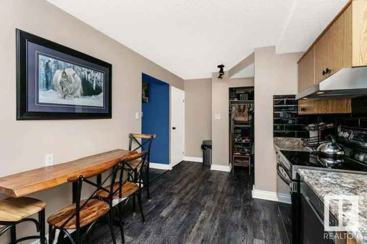 Upgraded Modern Townhouse in Eastview Court