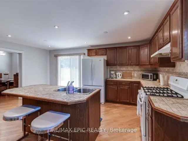 House For Sale in Oshawa, Ontario