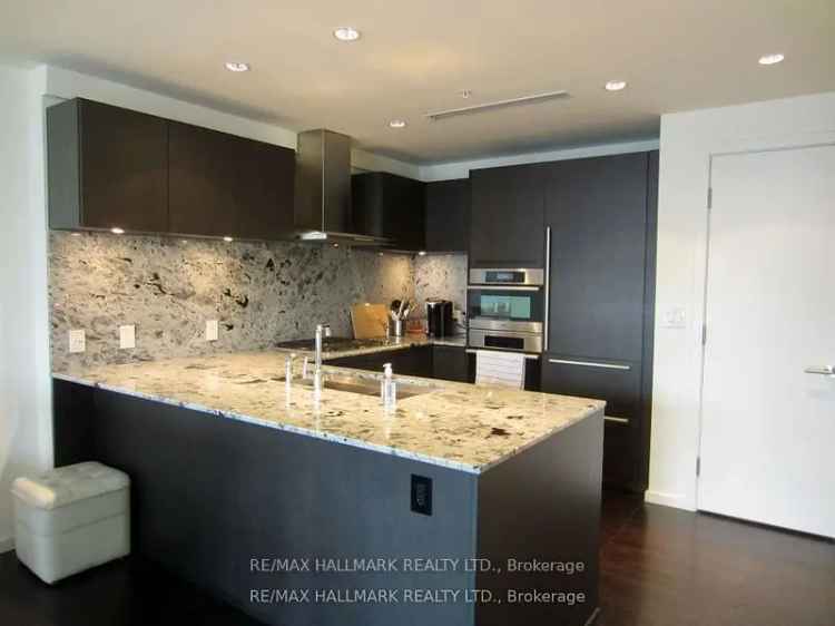 Condo For Rent in 180, University Avenue, Toronto, Ontario